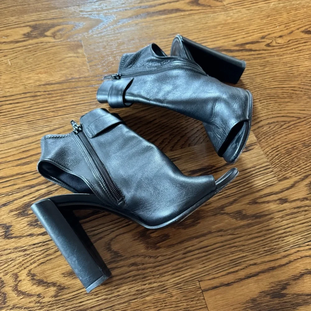 VINCE Brigham Open Toe Black Leather Bootie | Size 8